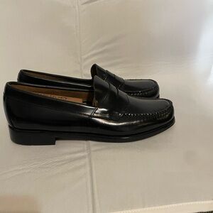 G.H. Bass & Co. Black Loafers Sleek Slip-Ons